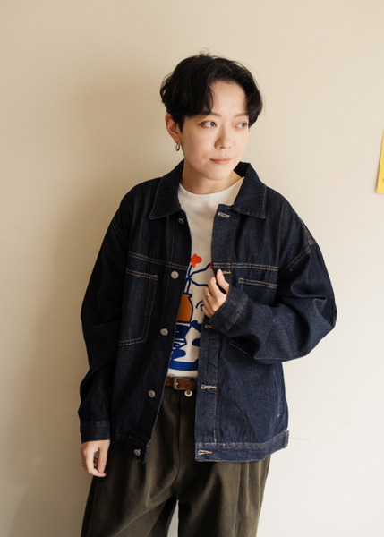 秋日手記。深藍丹寧夾克
