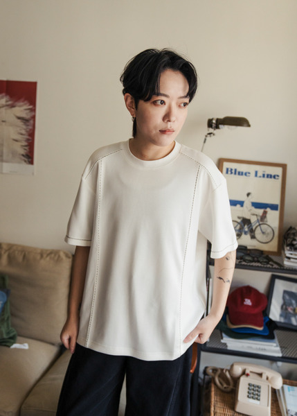 縫線設計。太空棉材質短袖tee/ 2色