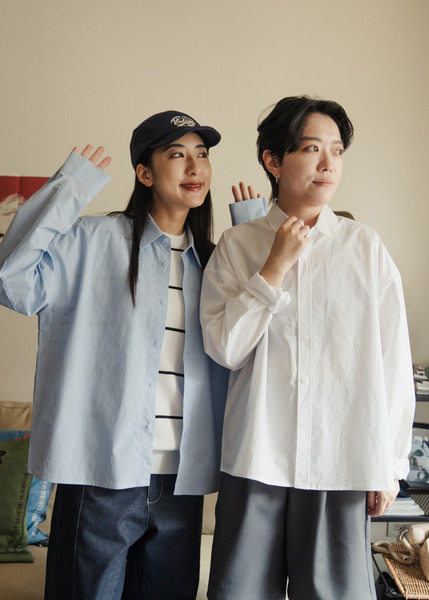 【Korea】漫步三清洞。寬鬆短版極簡長袖襯衫/ 3色