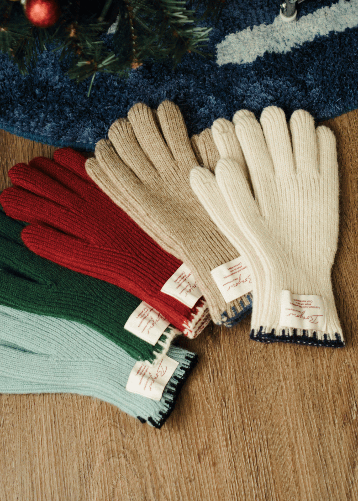 挖洞設計可觸控。日系縫線手套/ 5色