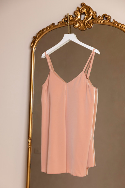 柔霧光感細肩帶洋裝(有胸墊、調節環)