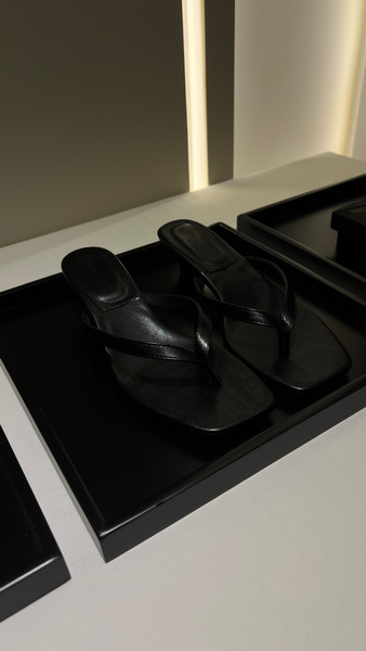 France牛皮夾腳涼鞋