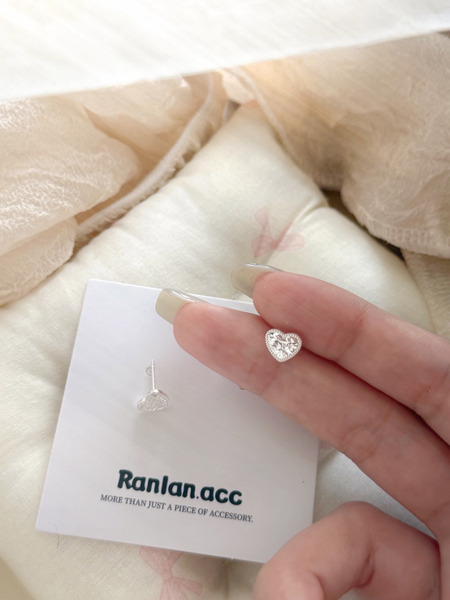 「預購」通體925純銀碎冰冰愛心耳釘