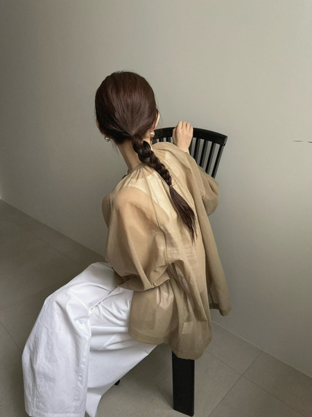 b02 皺摺薄紗繫帶襯衫