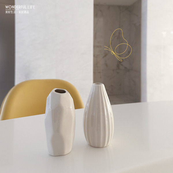 〖現貨〗INS風藝術白小花瓶 水培花瓶 美容院 香氛 擴香瓶 陶瓷 花瓶  迷你花瓶 拇指花瓶 小擺件 辦公桌擺件