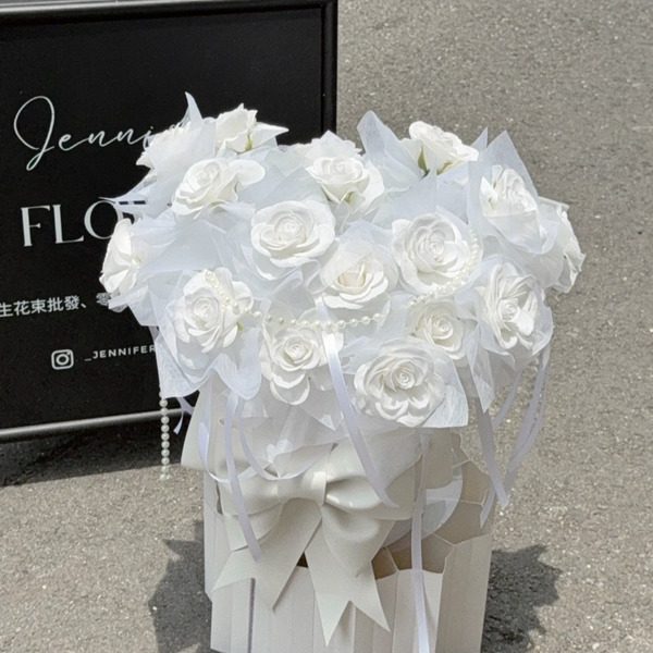 芭蕾緞帶甦醒玫瑰白色抱抱桶💕