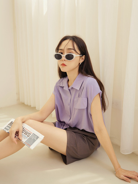 Pleated Detail Sleeveless Blouse