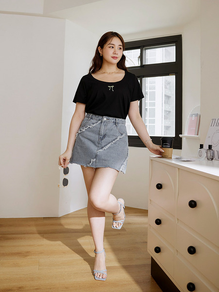 Ribbed U-Neck Embroidered Top