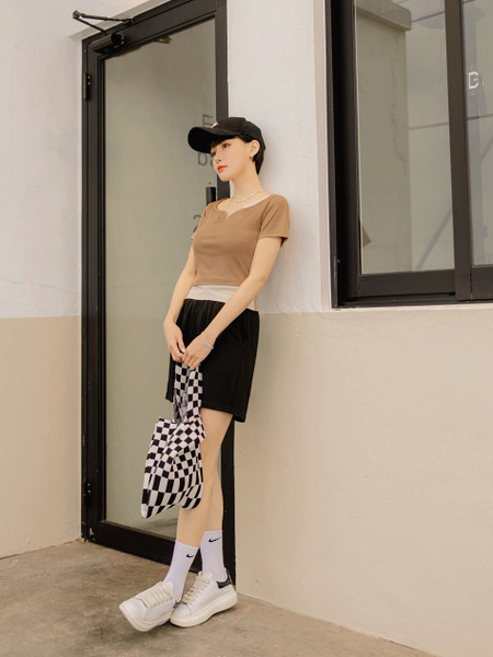 Two-Tone Knit Cropped Top