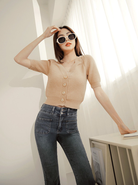 Diamond Neckline Knit Blouse