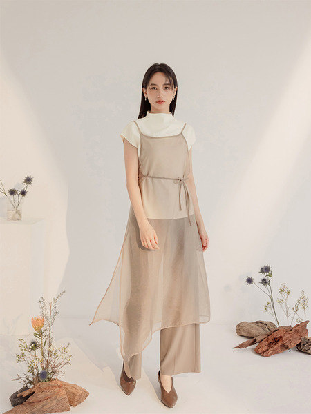 Wrinkle-Resistant Sleeveless Top