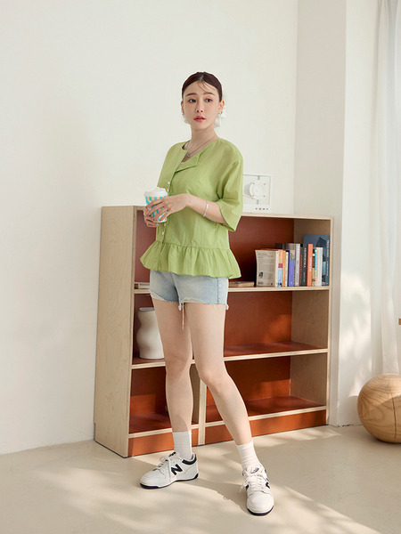 Air Lightweight Ruffled Sleeve Blouse (XL)