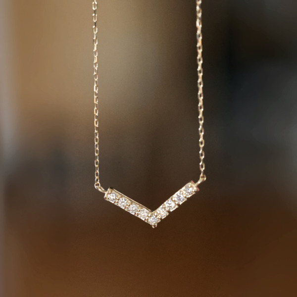 18K 初勝 Victory Light  V型鑽石項鍊