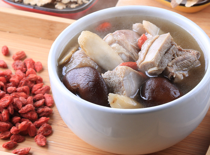 安永鮮物-粉光香菇雞湯-真材實料，西洋蔘養生，香菇鮮美，雞腿肉Q彈，好吃又營養