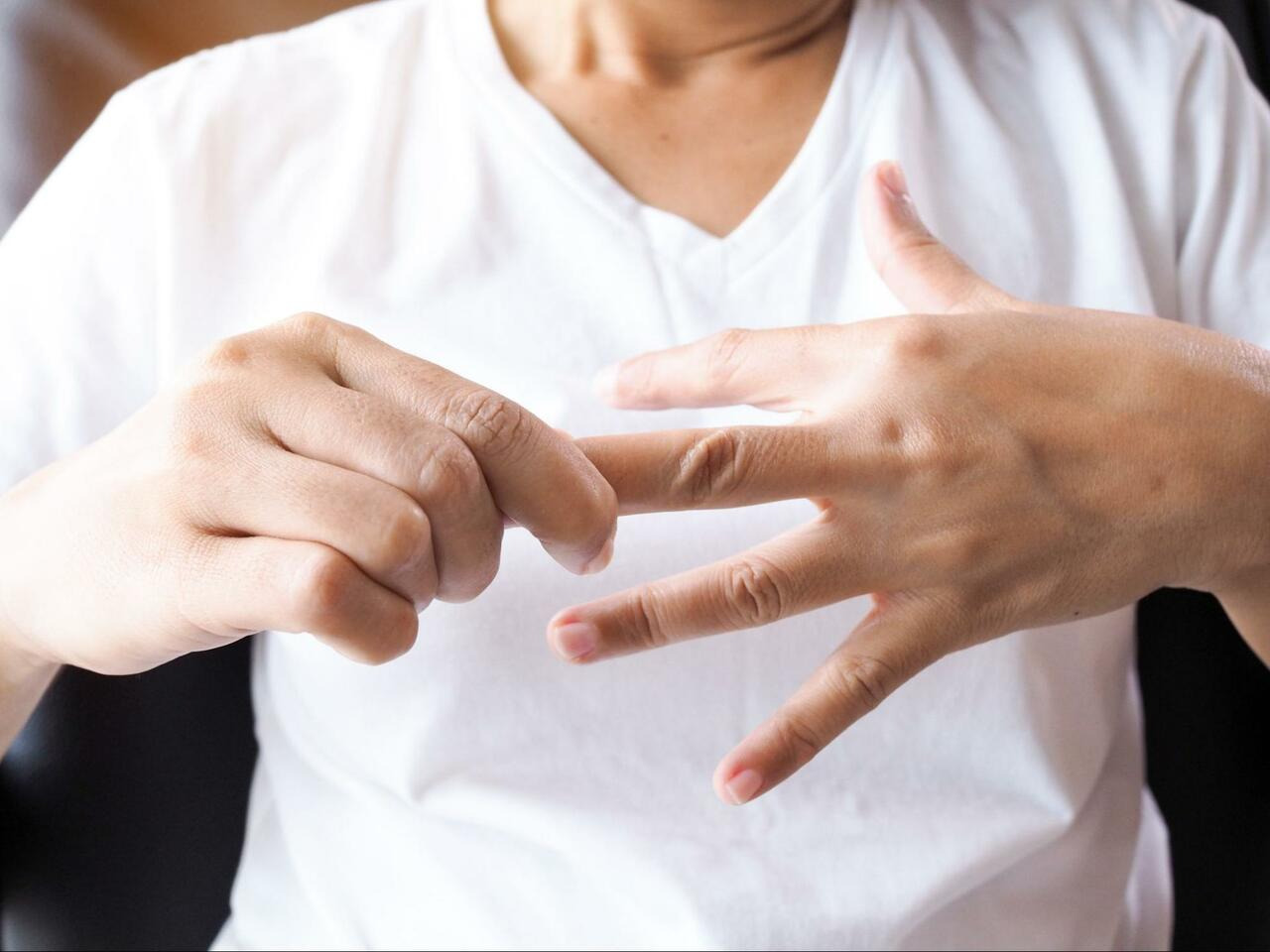 關節僵硬可透過6大處理方法有效解決手指疼痛問題