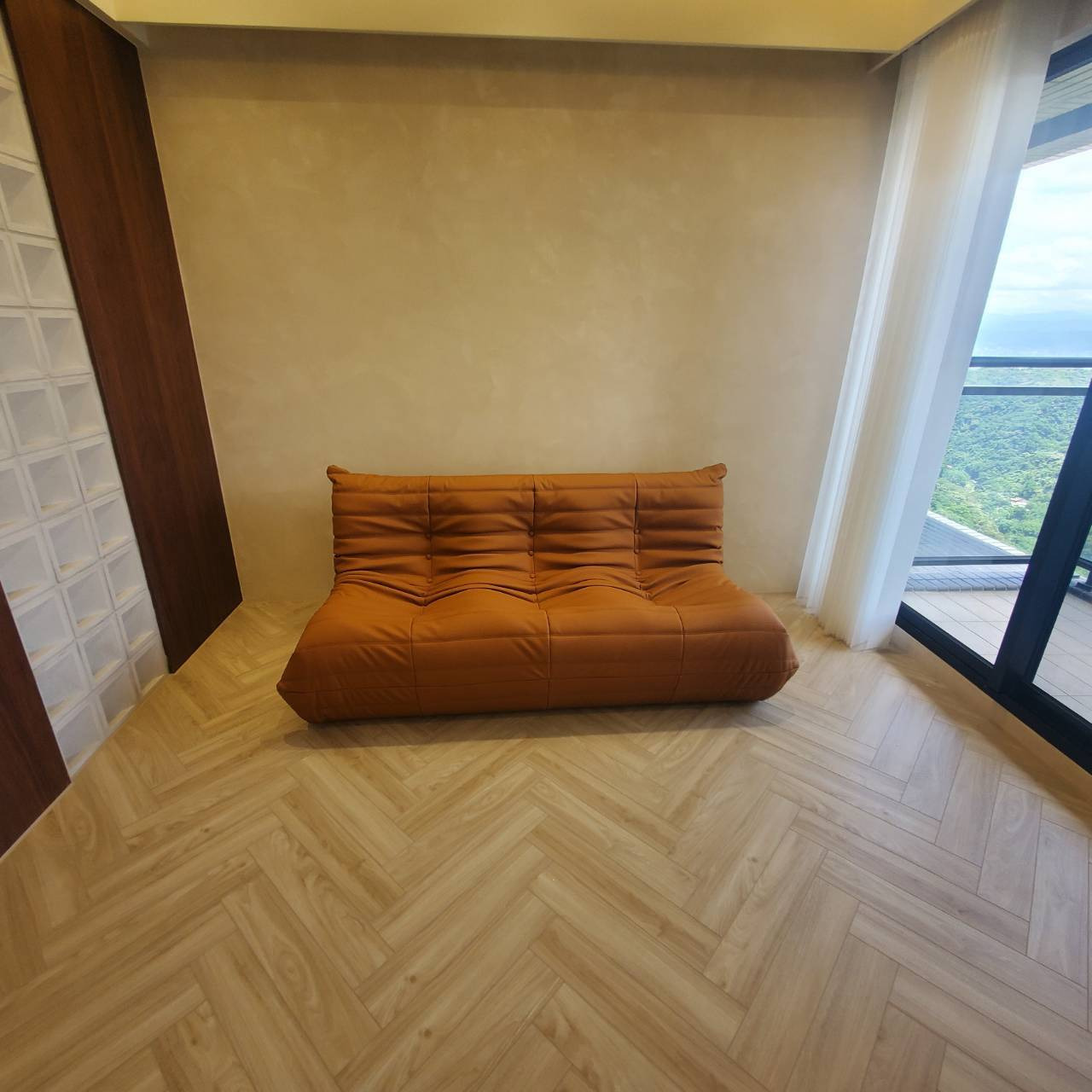 訂製真皮毛毛蟲沙發-頂級牛皮質感呈現-愛麗絲傢俱