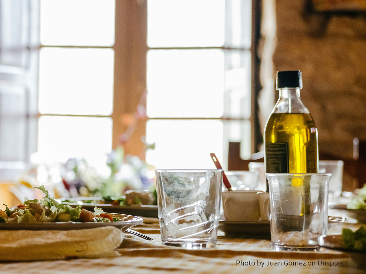 面對賣場架上琳瑯滿目的選擇，我們需要理解不同油脂對於人體的重要性，才能真正買對好油。本文將介紹常見油脂，並透過客觀指標進行全方位評估。