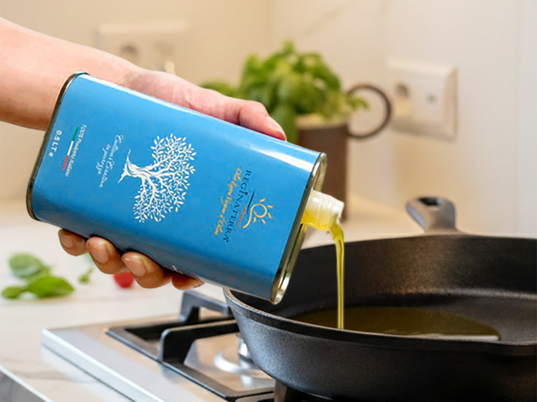 橄欖油氧化穩定性表現良好，能夠滿足大多數家庭高溫烹飪的需求。根據世界衛生組織(WHO)與美國心臟協會(AHA)的飲食指南，橄欖油因富含單不飽和脂肪酸，被視為能降低心血管風險的優質脂肪。