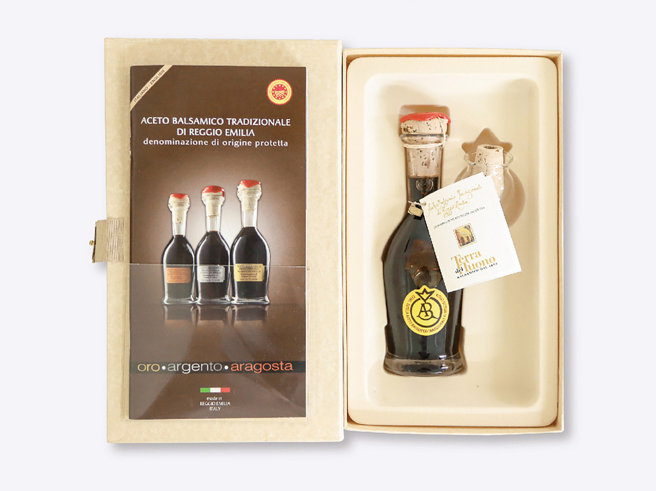 義大利政府與歐盟為了保護巴薩米克醋這項文化遺產，制定了極其嚴謹的法律定義：只有產自摩德納與雷焦艾米利亞的巴薩米克醋才能稱之為傳統巴薩米克醋，受原產地名稱保護制度(DOP)認證。