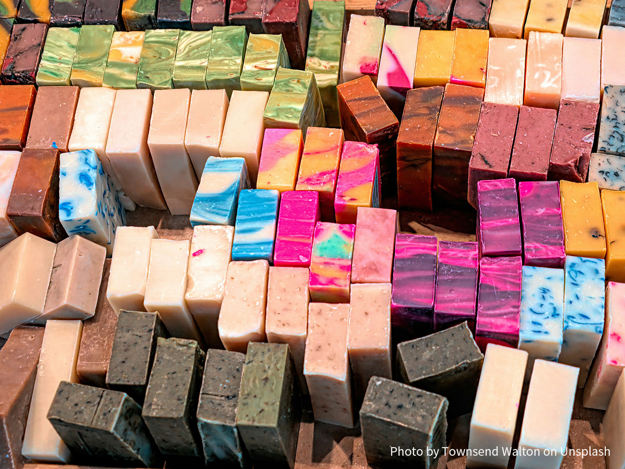 手工皂推薦指南｜從掌握成份來源、製作方式與是否符合自身膚質三個面向，就能避開多數不適合自己的產品。