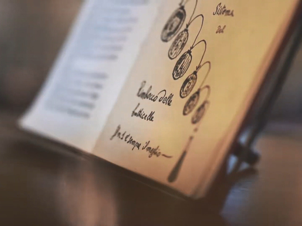 釀造巴薩米克醋的過程中，醋會被放入一組由大到小、材質各異的木桶陣中，稱之為桶組Batteria，不同的木桶會讓巴薩米克醋呈現從果香、木質調到辛香料的多層次風味。