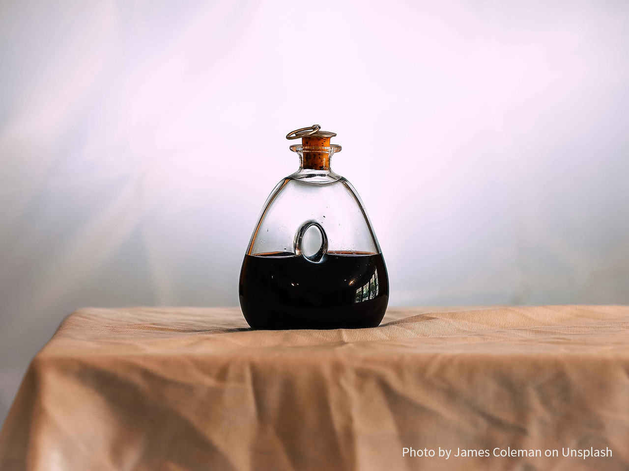 巴薩米克醋富含多種對人體有益的成分，例如葡萄皮中的多酚在熬煮與陳年過程中被濃縮，有助於對抗身體自由基，延緩老化；天然發酵產生的醋酸能促進唾液與消化液分泌，有助維持消化與腸道健康。