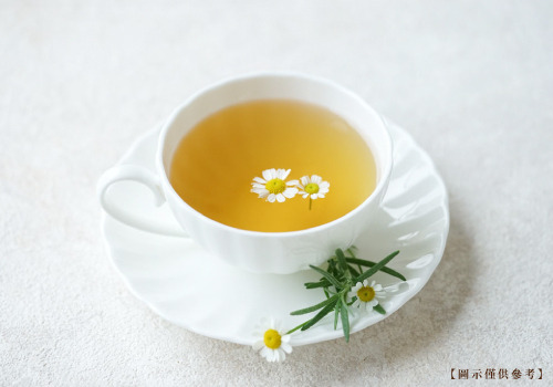 洋甘菊草本茶內含: 洋甘菊、迷迭香、香蜂草