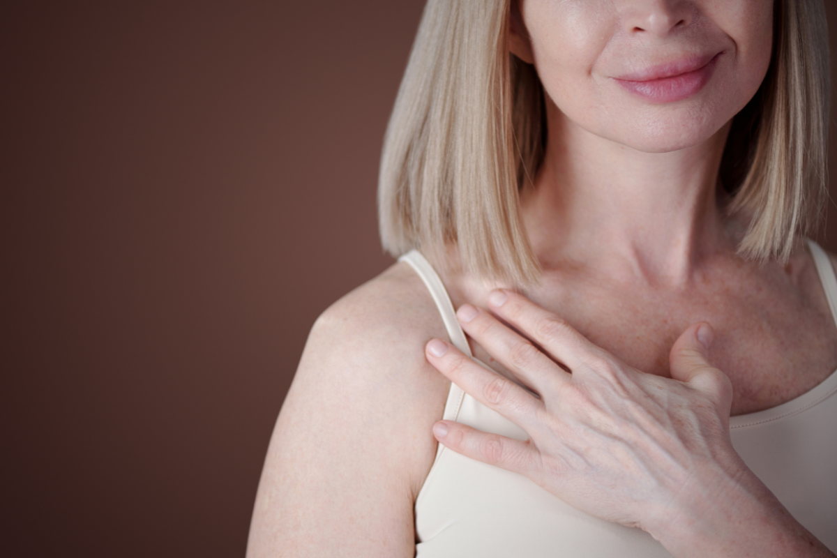 棕色脂肪在人體的分布位置——頸部、鎖骨上方、脊椎兩側示意圖