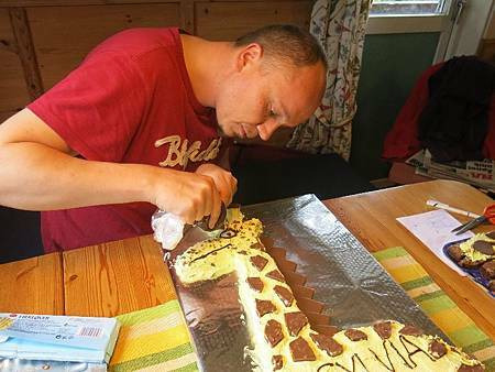 製作長頸鹿蛋糕