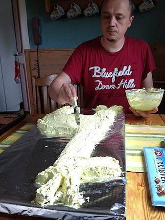製作長頸鹿蛋糕