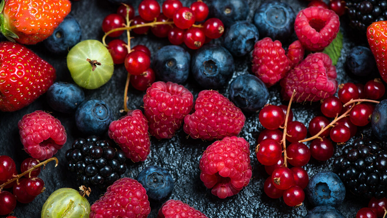 深色蔬菜和藍莓，被證明對專注力和大腦功能有益