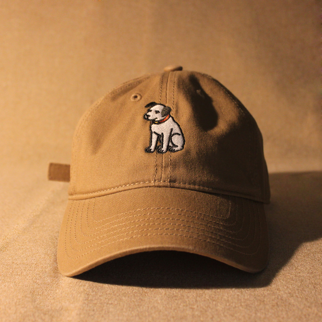 KAOMA 勝利狗 Nipper 刺繡棒球帽 - 黑色款正面細節