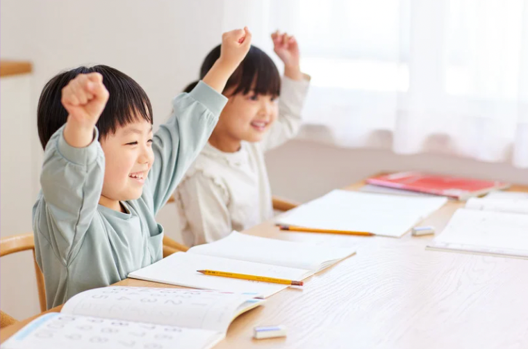 填鴨式教育主題插圖