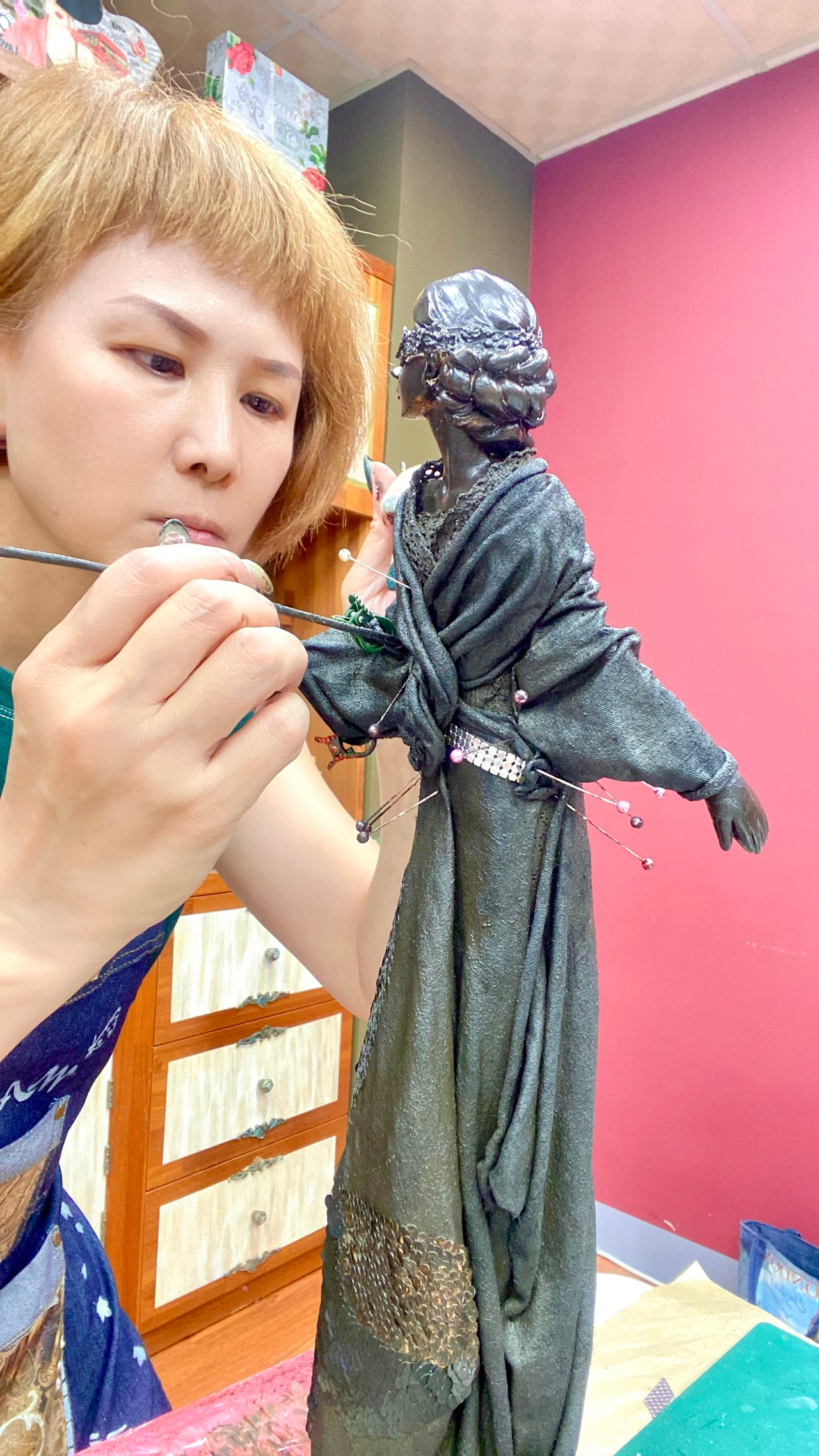 學員專注創作笑容