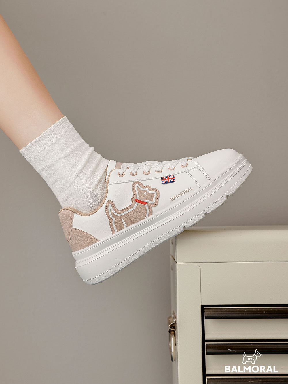 英國品牌經典設計款小白鞋 