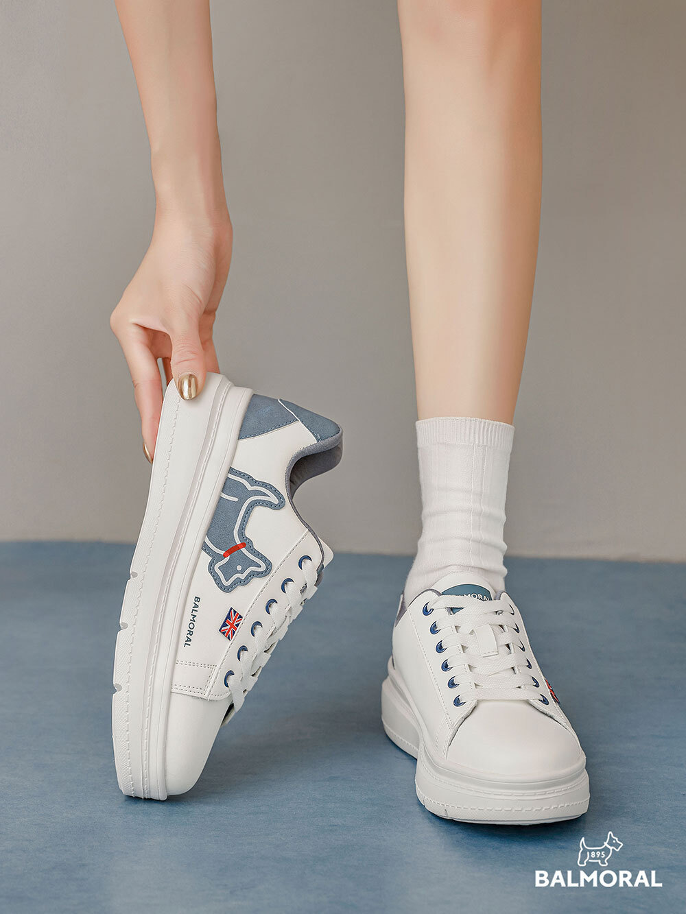 經典粉霧藍小白鞋