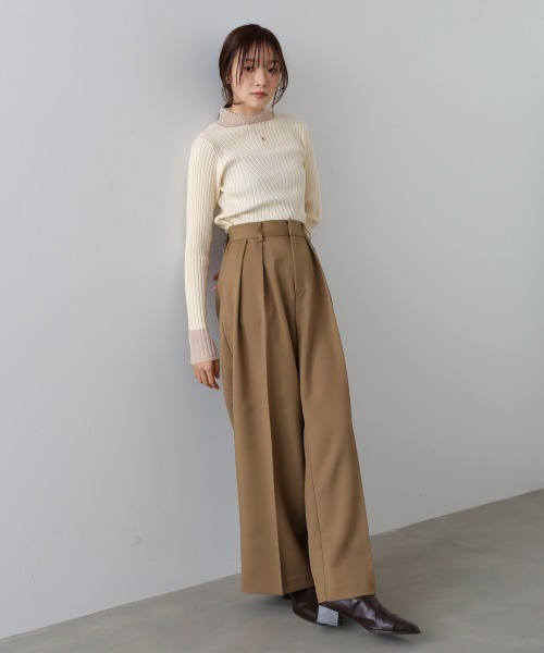 Lilyé 2026 春季顯瘦寬褲：雙摺寬版修身長褲，高腰剪裁神褲有效拉長腿部視覺比例。