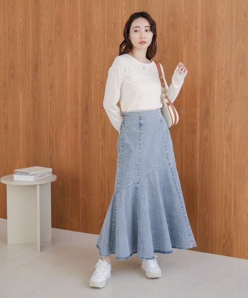 Lilyé 2026 春季修身單品：復古水洗丹寧魚尾長裙，凸顯優雅女性線條與 8oz 適中厚度丹寧。