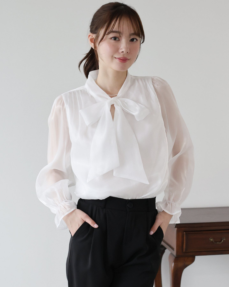 Lilyé 透膚穿搭：透膚歐根紗綁帶蝴蝶結襯衫