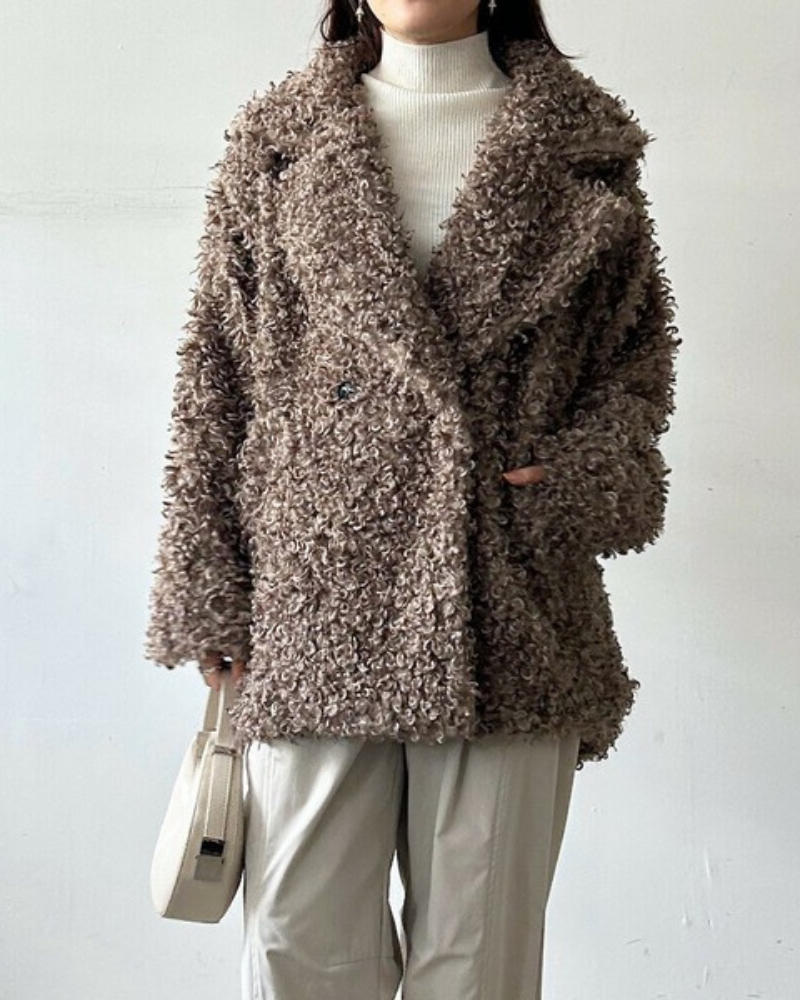 Lilyé 冬末穿搭：絨毛雙排釦泰迪熊大衣