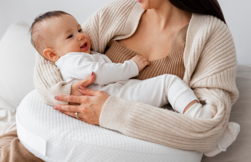 剛出生的嬰兒大多都是透過母乳獲取營養