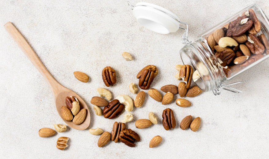 透過堅果來攝取dha，但是它並不是本身含有dha，而是成分含有 α-亞麻油酸 (ALA)，它在透過人體轉化成dha。