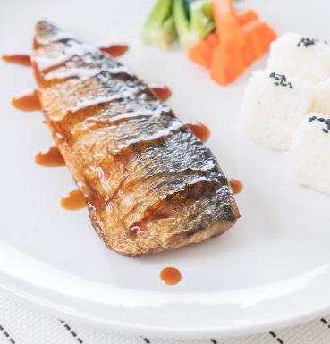 特別是深海魚像秋刀魚、鯷魚、黑鮪魚、鮭魚和鯖魚，是獲取dha最直接、吸收率最高的來源