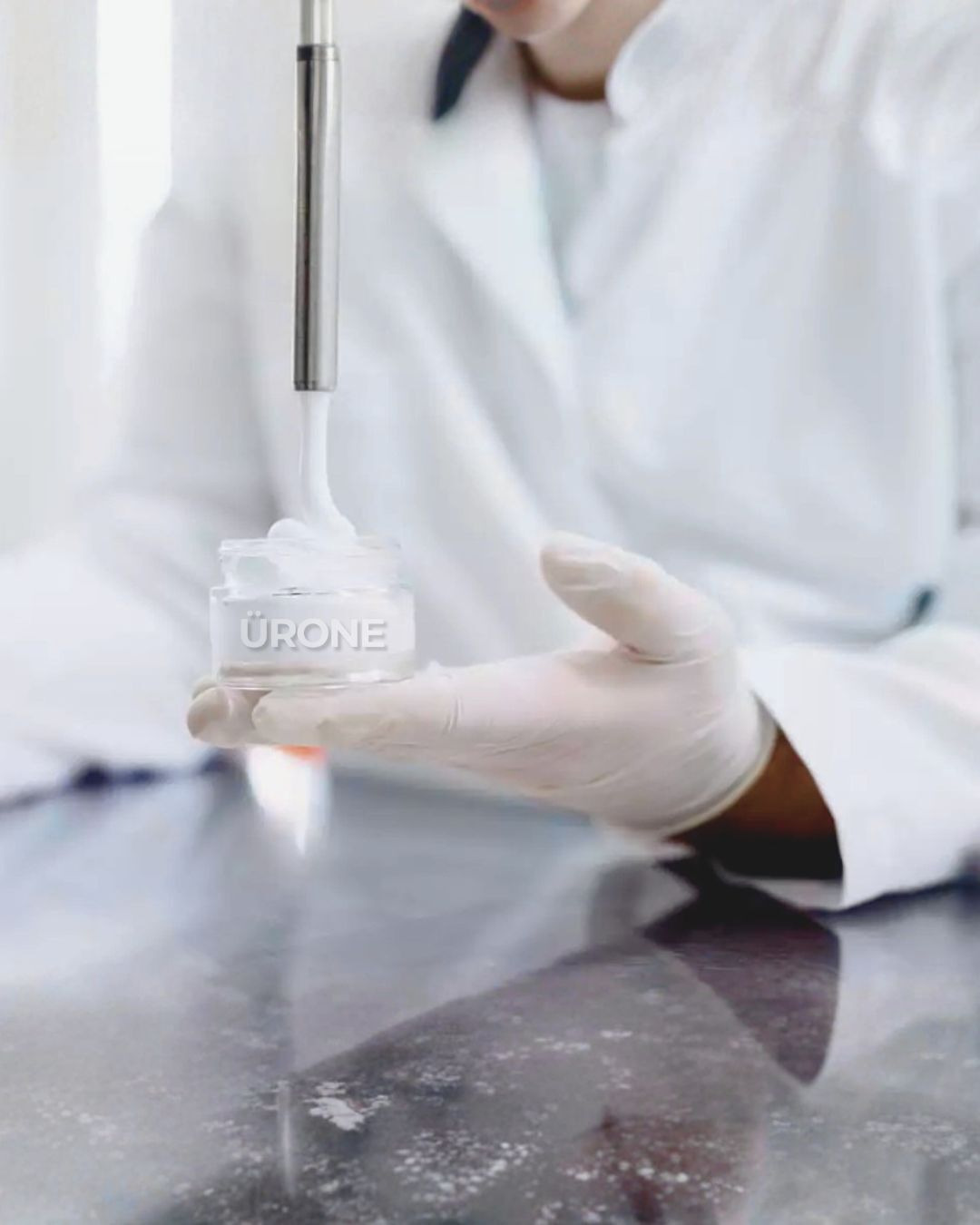 URONE 修護實驗室精準調配特寫