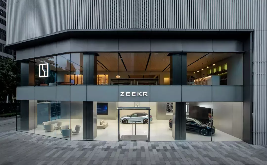 燈光設計在其中扮演著非常重要的角色