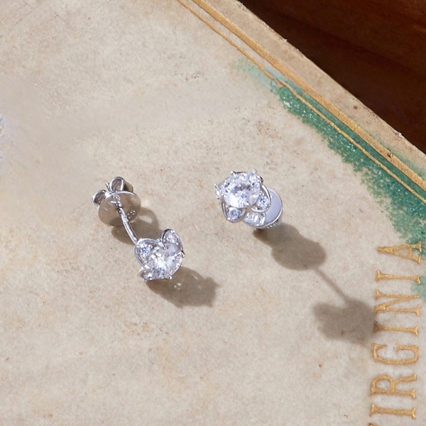 白K色莫桑石純銀耳環-恆光之心