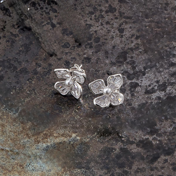 白K色鋯石純銀耳環-飛揚浪漫