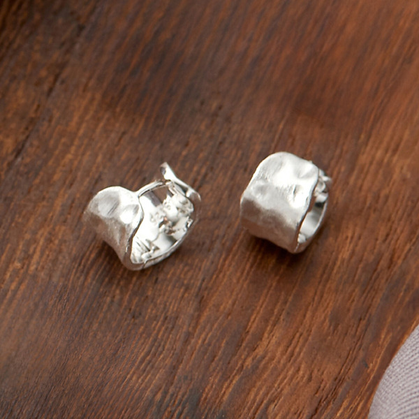 銀色純銀耳環-柔曜圓語