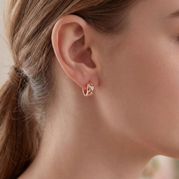 玫瑰金色鋯石純銀耳環-靜銀圓語