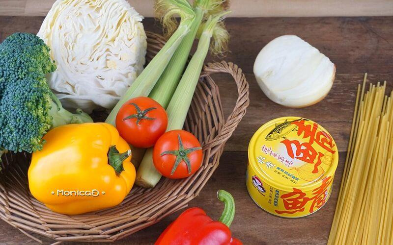 鯖魚罐頭創意料理：15分鐘快速上桌的蔬菜高湯鯖魚義大利麵